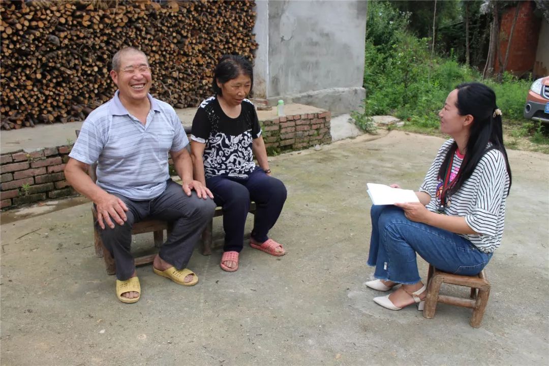 开始走访入户一天都充满了干劲qi完一碗后拐子饭 涢水豆奶=过早的标配