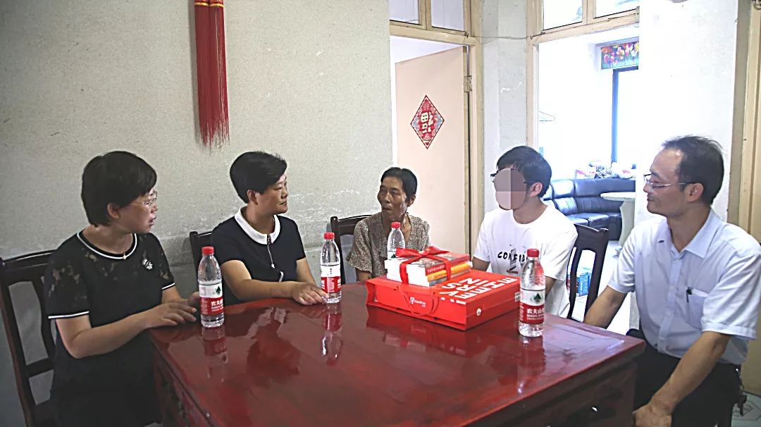 锦丰镇经济总量_张家港市锦丰镇张亚芳(3)