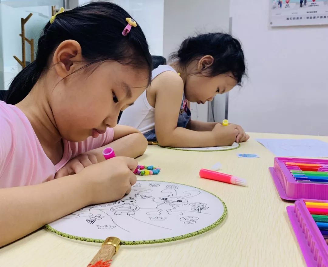拳头手猜成语_手握拳头简笔画(3)
