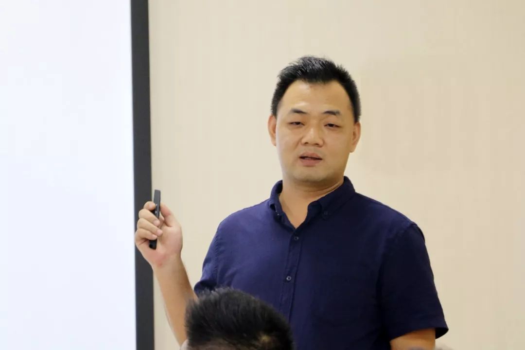 学生处处长,团委书记吕伟玲向新教师们详细讲解了学院的学生管理模式