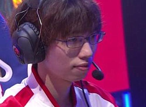 服装哥直播 f242b75bd72a420b827914ae38d36001.jpeg