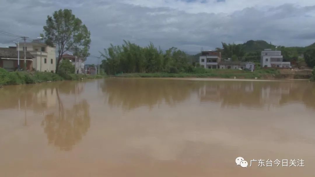 暴雨中紫金一堤坝塌方,幸好……_蓝塘镇