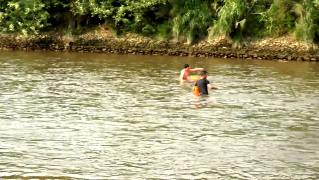 痛心!油溪镇10名少年结伴河中游泳 ,1人不幸溺水身亡