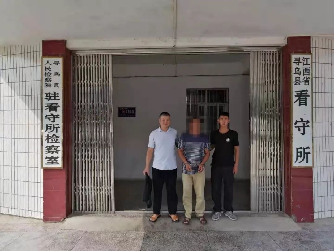 寻乌公安破获2起涉枪案,刑拘2人,收缴枪支4支