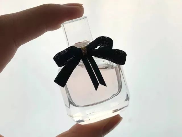 迪丽热巴同款 | YSL反转巴黎，甜酷系少女斩男香。