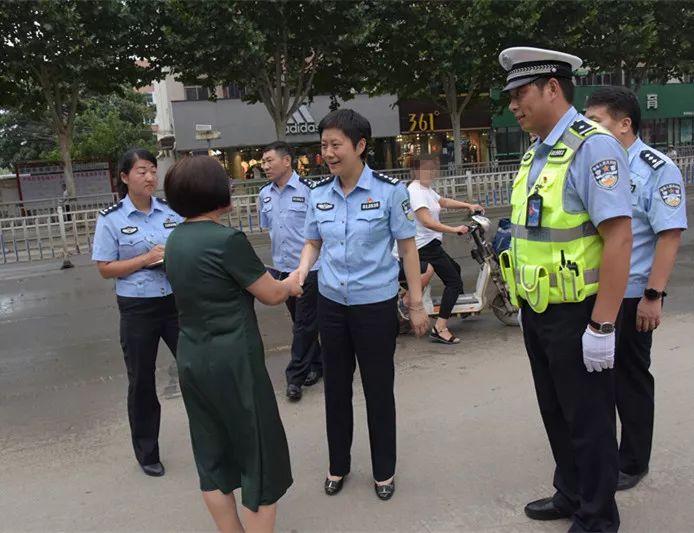 【动态】开学季首日,中牟县公安局长栗英实地调研城区