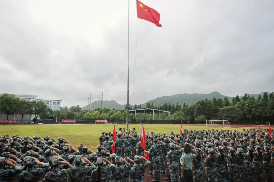 军训掠影| 当职场遇上迷彩 成就最美芳华