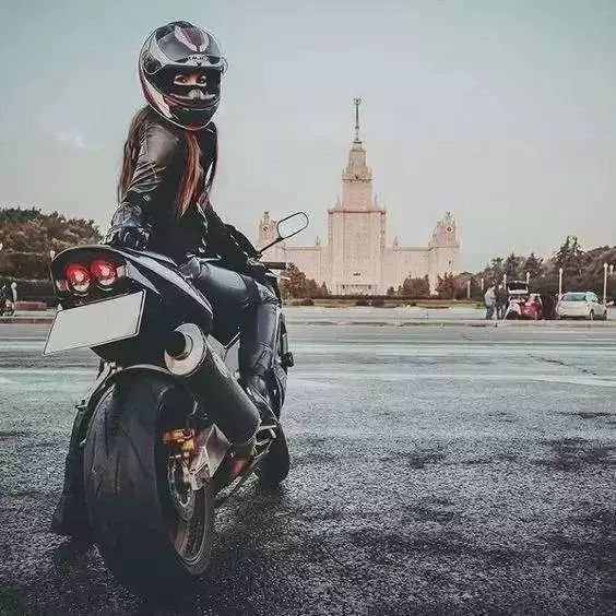 骑摩托的女人最性感!