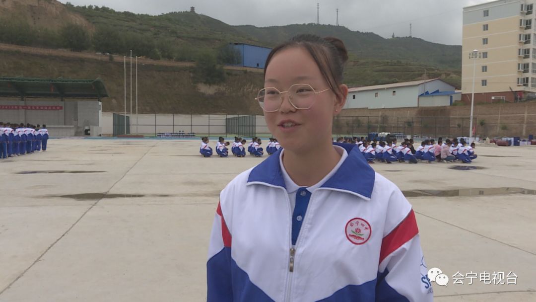 会宁县第四中学高一(13)班学生 李赫