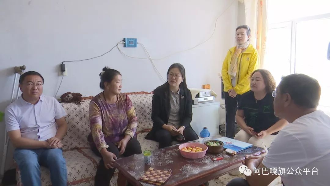 阿巴嘎故事盟行署副盟长萨仁其木格一行深入阿巴嘎旗调研指导工作