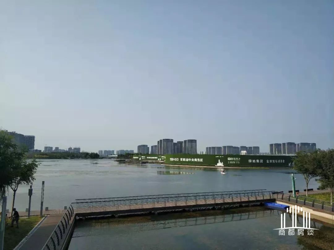 双鹤湖但是整个一期的绿化,景观,河流,湖泊,喷泉,桥梁,地下停车场等