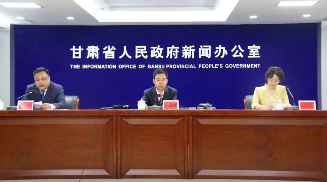 强实力 抓脱贫 提升经济总量_脱贫攻坚图片