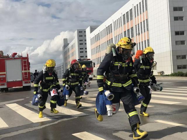 一起走进云南省曲靖市消防救援支队特勤中队,探访消防员们的普通一天