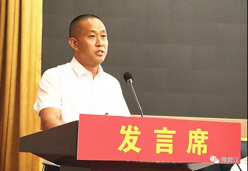 农业合作社理事长田彪作宣讲图为思南县邵家桥镇渔溪沟村党支部书记