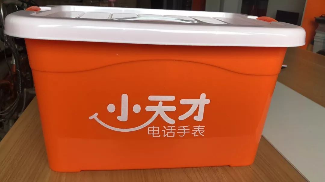 小天才99元领98元书包啦小天才电话手表蜘蛛侠限量版新品发布会