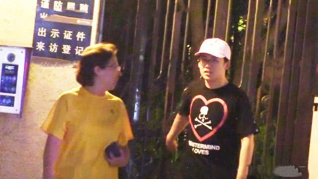 郭德纲前妻胡中惠首度曝光,慈眉善目,跟儿子郭麒麟长得太像了