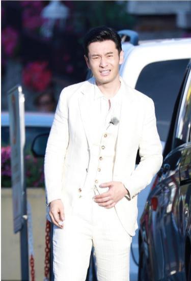 黄晓明意大利街头耍帅搭讪表情,却因美女搞笑要雨刺眼阳光图图片