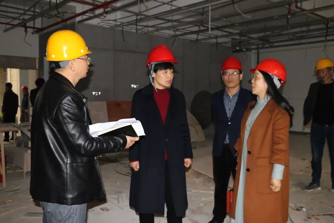 上虞区教体局党委书记蔡建红来园指导工作园务班子多次与设计师沟通