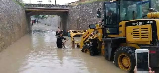 涵洞积水过车 7c9cf57790154c49ae7ad4ed079d1c0d.jpeg