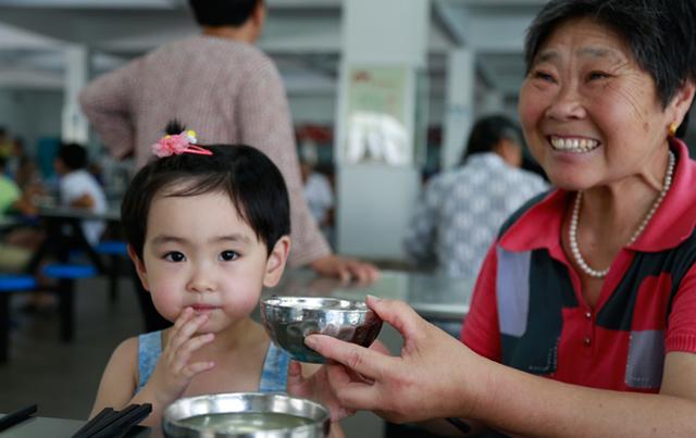                     “奶奶，我吃不下了”，3岁女宝吃完午饭，一觉睡过去没再醒