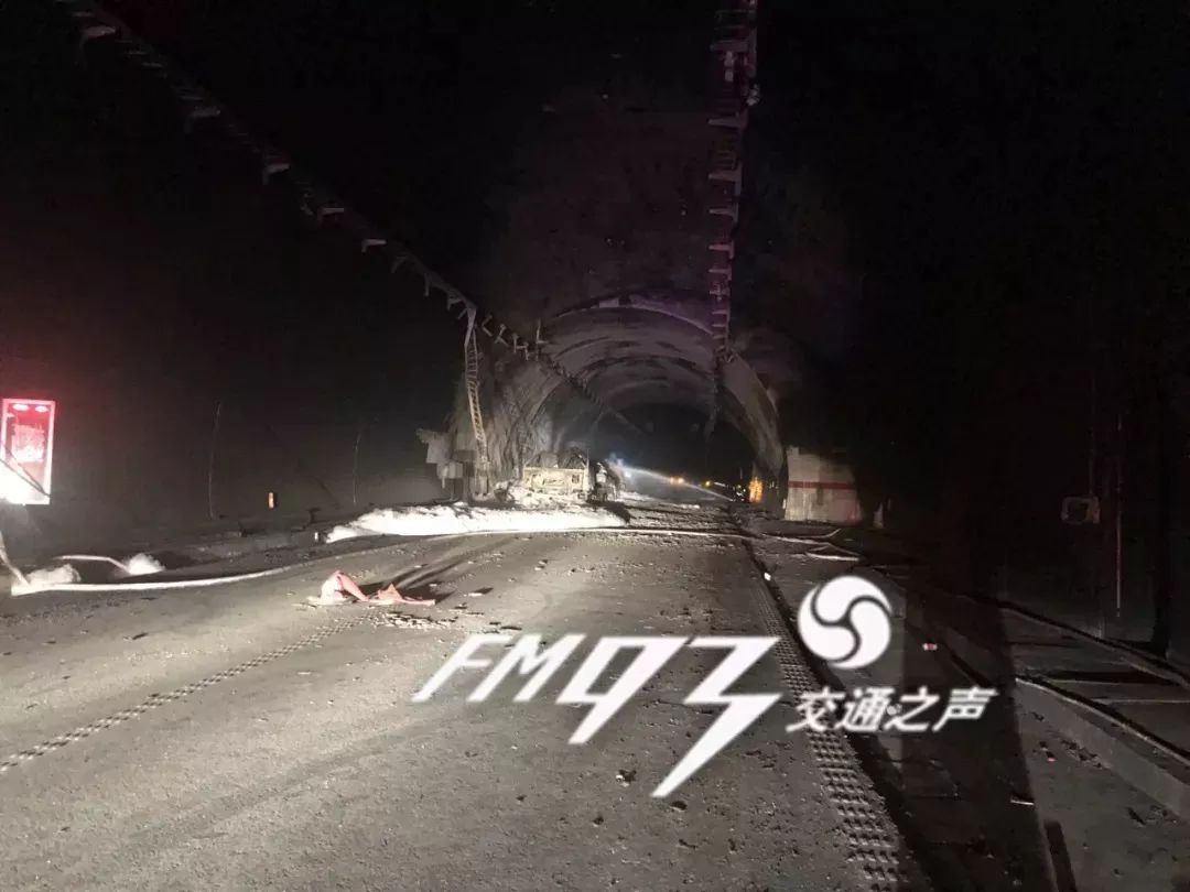 昨夜突发!大货车隧道内起火,致36人送医,其中已有5人死亡