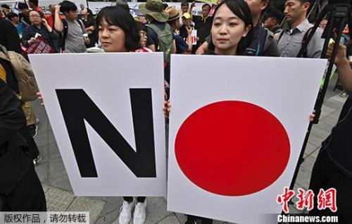 被踢出白名单后，韩国群情激愤全民抵日