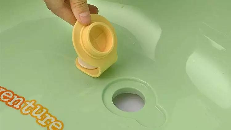                     太可怕了！宝宝天天往嘴里塞的这几样，竟然比抹布还脏，每家都有！