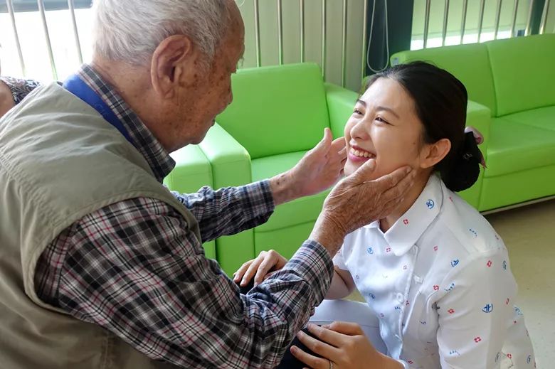 除老人味用什么方法最适宜 a23a24c0ce9a4b93a80cf46df4c336cd.jpeg