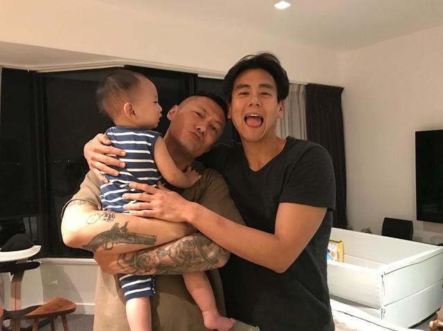                     余文乐再晒儿子正脸，模样秀气乖巧，王棠云亲吻Cody超有爱