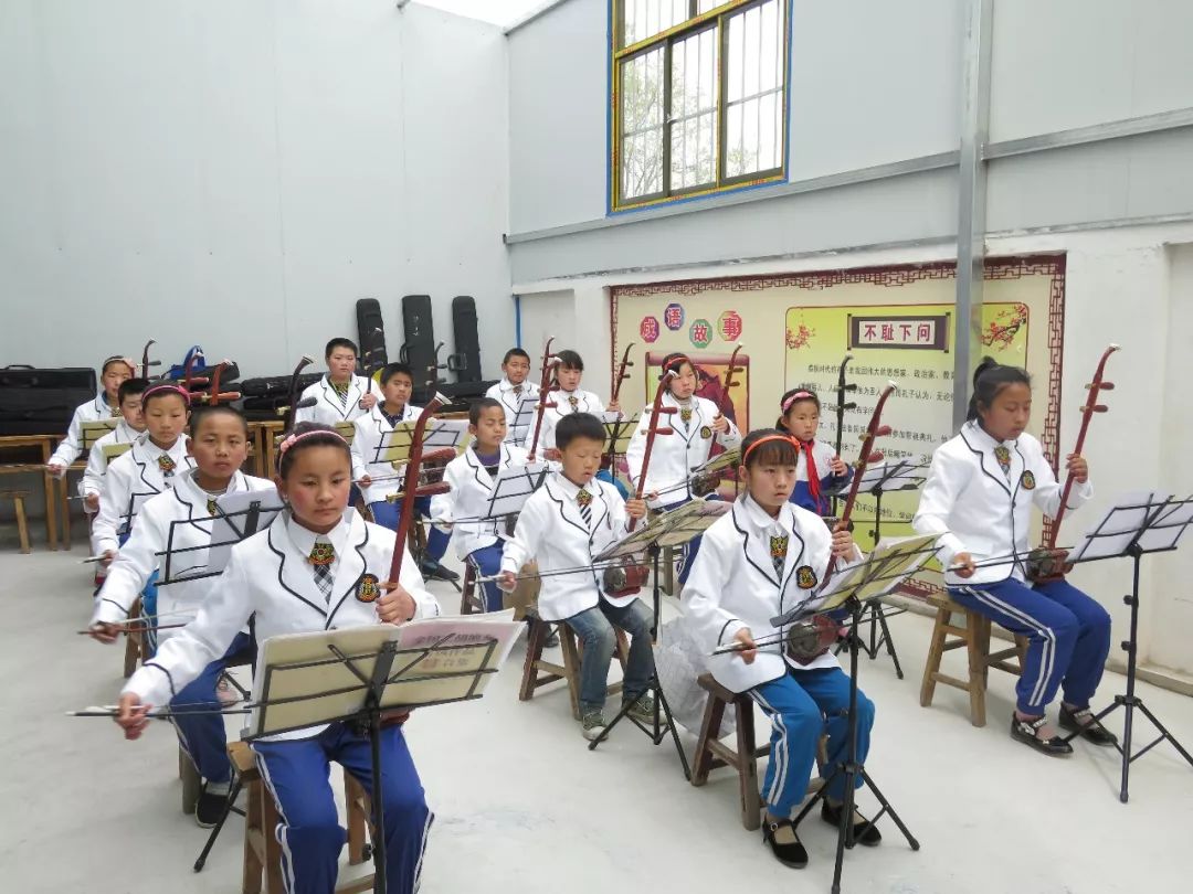 强实力 抓脱贫 提升经济总量_脱贫攻坚图片