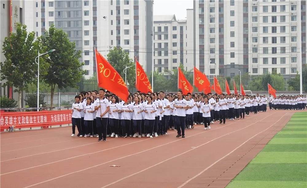 河北冀州中学2019级军训汇报表演暨入学教育总结表彰大会圆满结束