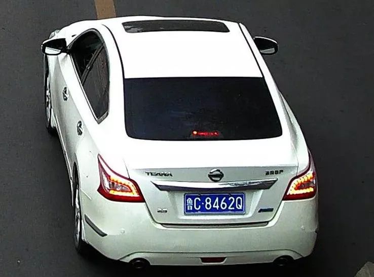 车牌:鲁c9393j时间:2019-08-26地点:黄山三路与黛溪一路交叉口车主:周