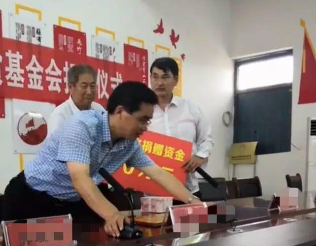 大衣哥家中环境 bd1c35f3e8cc46c7a51aa6a9137ec01f.jpeg