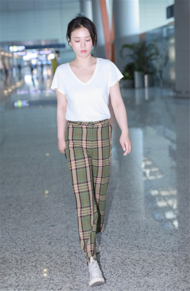 女生穿搭短裙黑色系 c1529b5c975b411985e21660d36ec1e8.png
