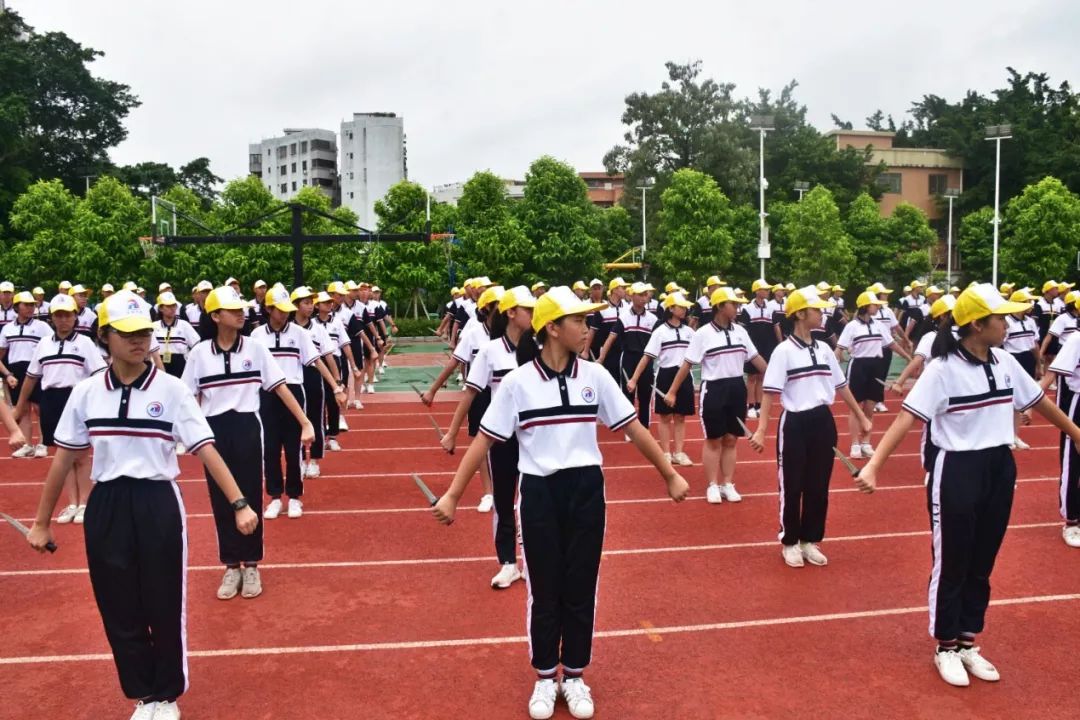 渐入佳境 雏鹰振翅——广东仲元中学军训第五天记事