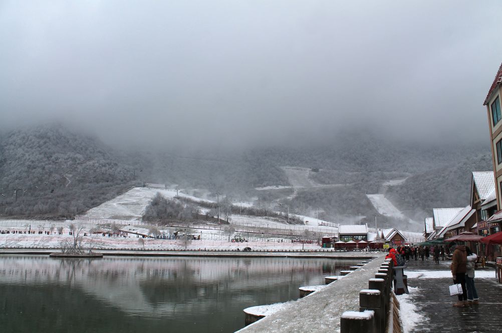 摄影 郭广宇 夏季, 天气晴好的日子, 西岭雪山总能在出现在 成都人的