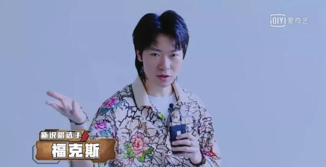 再到"搪瓷盆"套装从"蓝色塑料"到霸气豹纹活脱脱是周星驰电影中走
