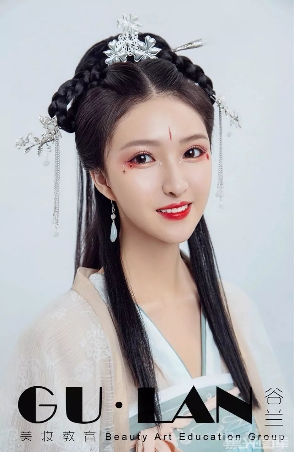 特色的古装新娘妆容造型