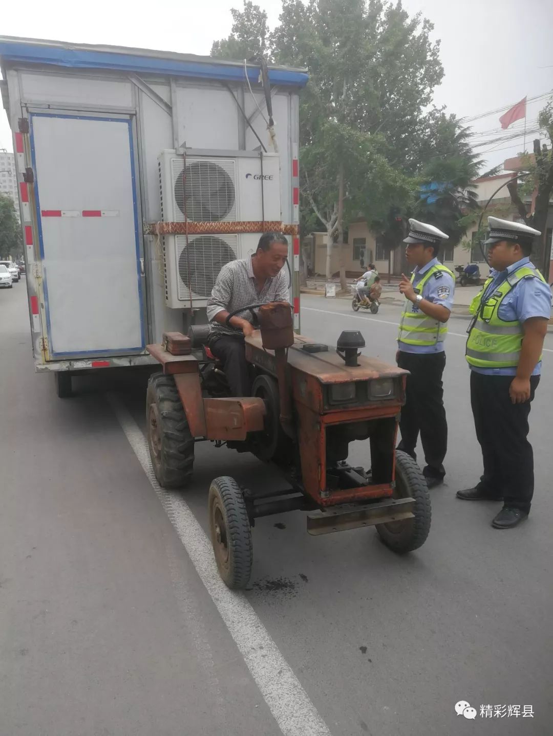 移风易俗市交警大队查扣灵棚车