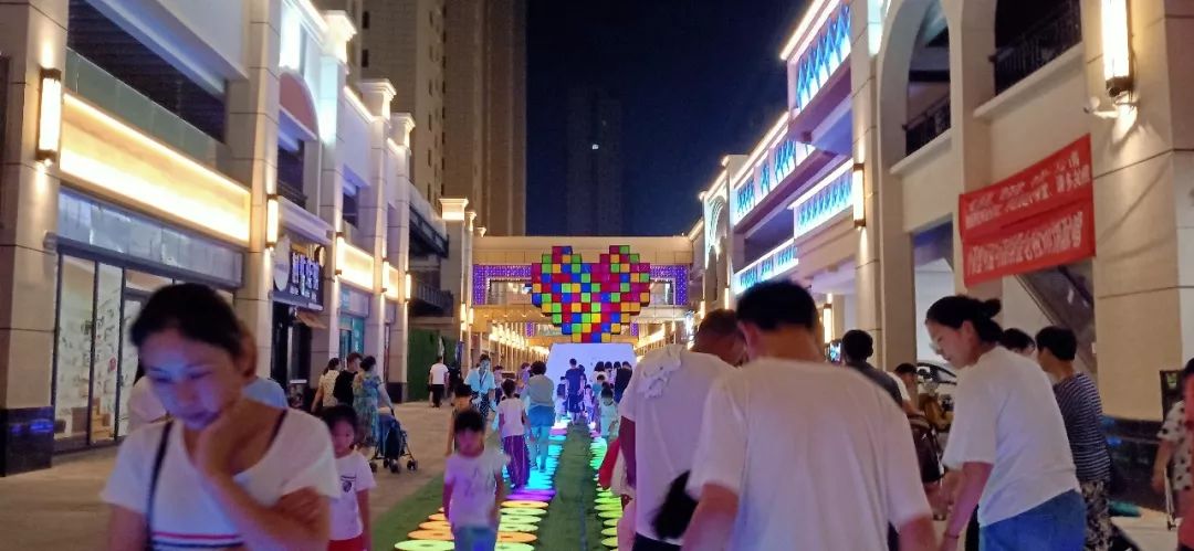 菏泽万达金街抖音网红艺术节开幕开启璀璨超时空之旅