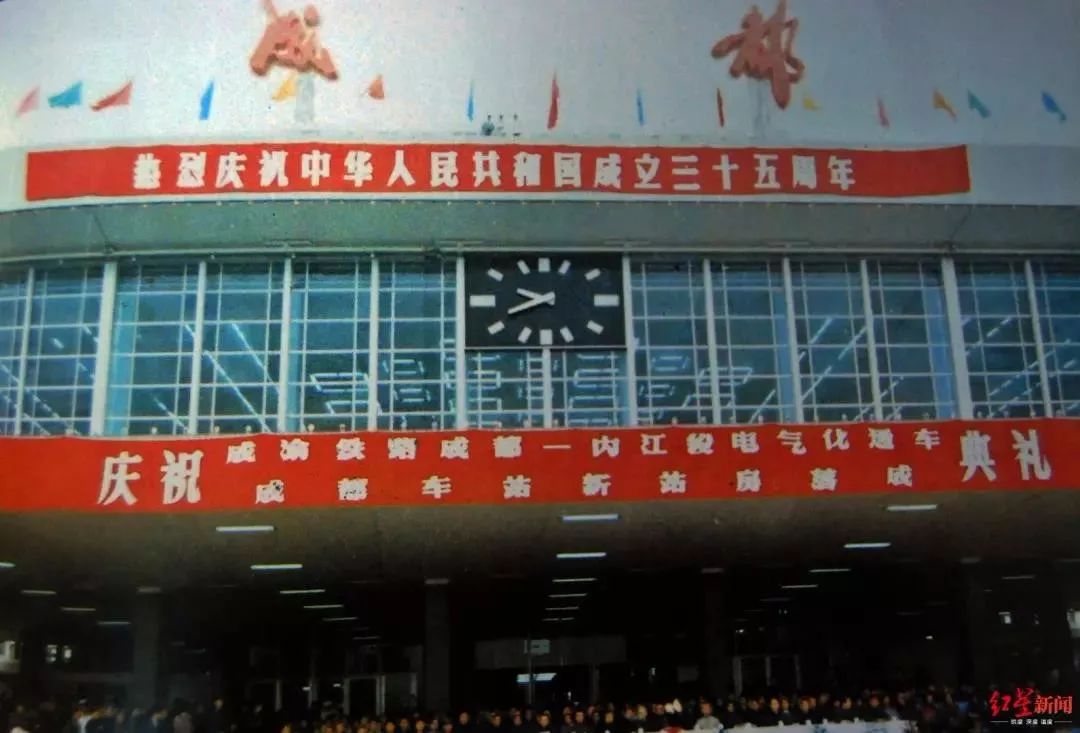 各位乘客:火车北站,五年后再见!