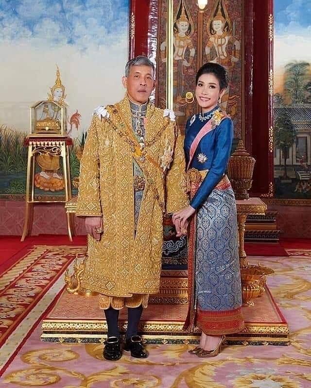 泰国大公主不愧是混娱乐圈的！68岁的她穿背带裙太少女，赢了贵妃