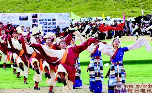 一个藏族村落的夏日狂欢