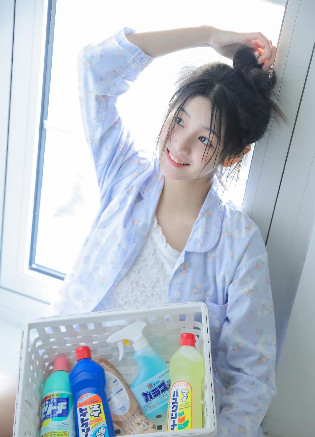 青春养眼美女性感诱人写真