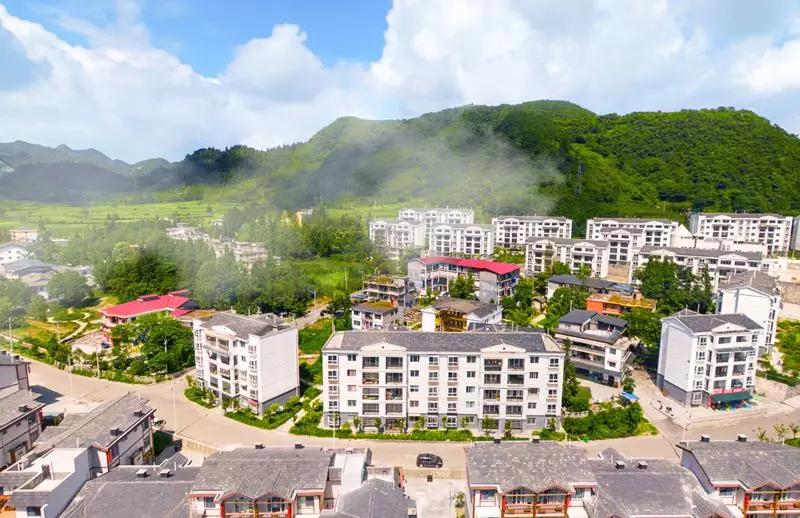 青山如黛,人间仙景的避暑小镇