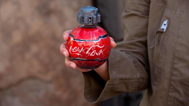 《星球大战》主题可乐被禁入飞机因其造型酷似手榴弹