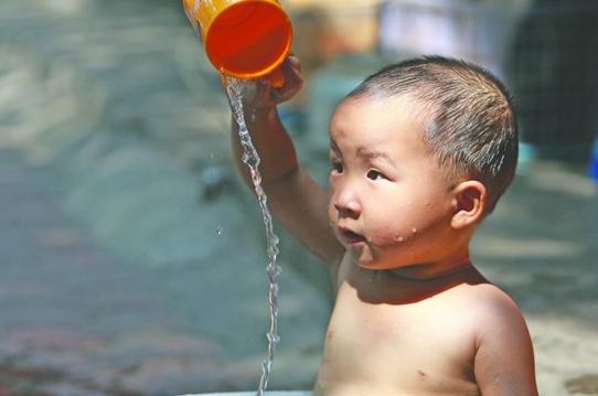                     儿科主任：秋季如此给娃洗澡破坏免疫，洗澡留心“五不”“两要”