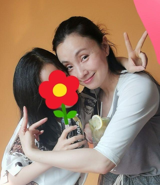 陶虹晒和女儿同框照卸妆后网友是女人47岁正常样子