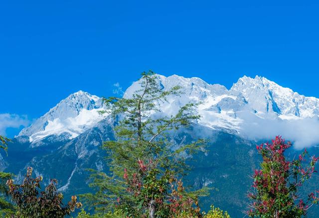 玉龙雪山简介旅游攻略 4d61856715db4110b668fd6095841493.jpeg