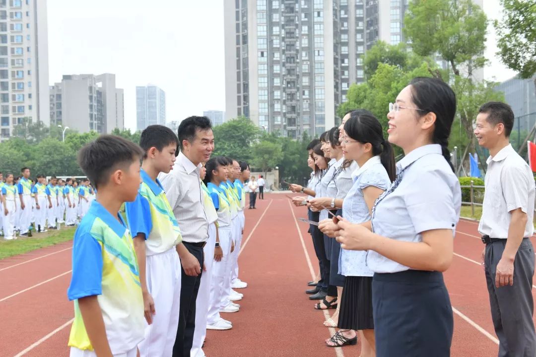 五载栉风沐雨春秋星火相传柳州市文华中学建校五周年专题报道